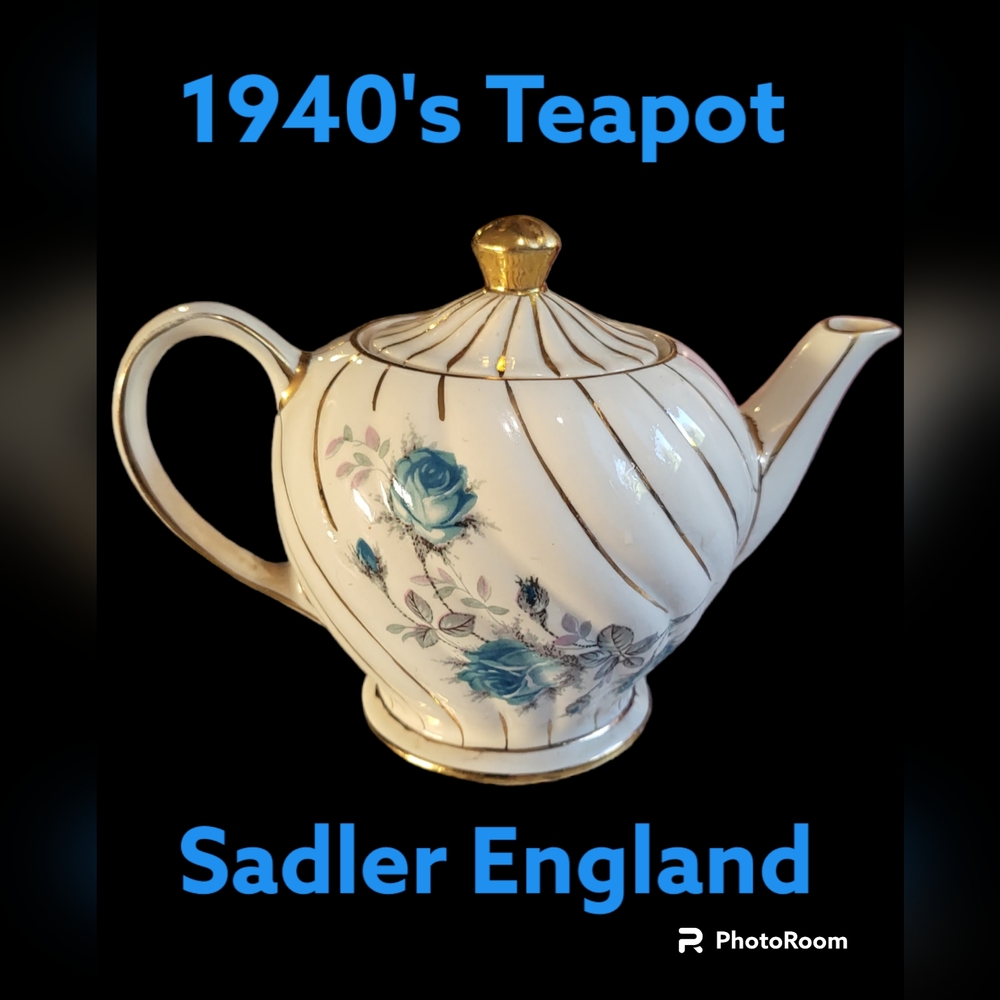 Vintage 1940's Sadler England Blue Rose with Gold Accent Teapot *Mint*